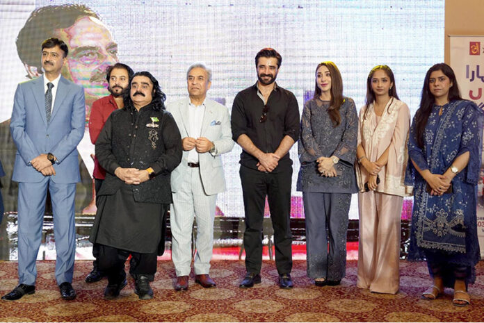 DIG Mehboob Aslam Lillah and Chairperson Almarah Foundation Miss Sofia in group photo with social workers and artists during the fund raising program for Orphan Children organized by Almarah Foundation