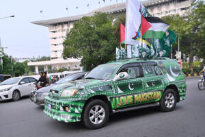 On Independence Day, commuters decorated their vehicles with Pakistani flag on Mall Road
