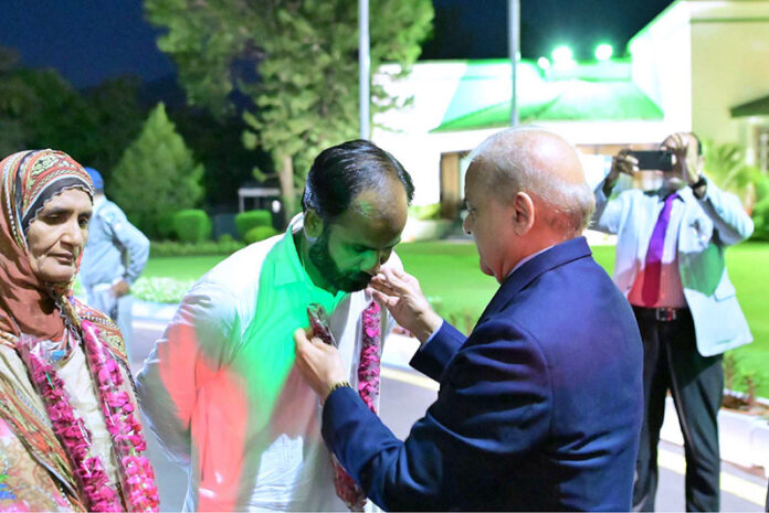 Prime Minister Muhammad Shehbaz Sharif hosted a banquet in honor of Olympic Gold Medalist Arshad Nadeem, his Family and other Olympians and national athletes at the Prime Minister's House