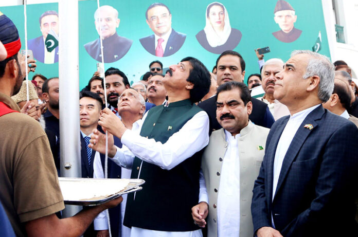 Governor Punjab Sardar Malik Salim Haider hoists the national flag on the Independence Day of Pakistan at Governor House