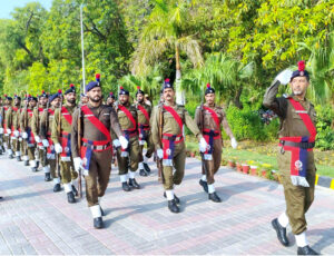 Bahawalpur police presenting guard of hounor in a ceremony to commemorate the Independence Day of Pakistan