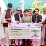 Bahawalpur police presenting guard of hounor in a ceremony to commemorate the Independence Day of Pakistan