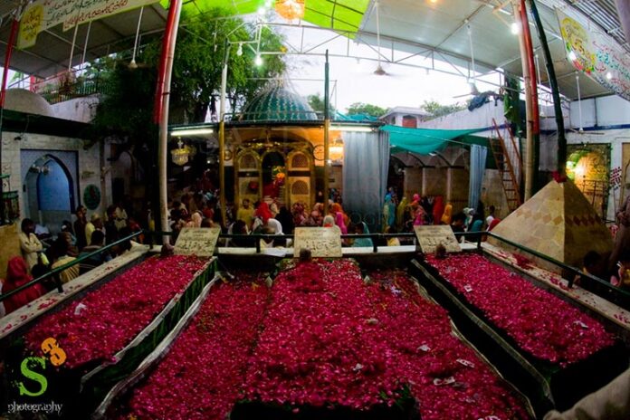 Bibi Pak Daman shrine