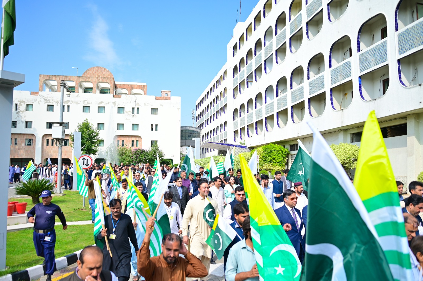 Aug 5 Indian steps violation of UN resolutions, int'l laws, 4th Geneva Convention: Dar