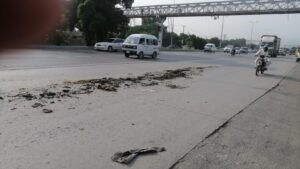 The smell of negligence: CDA's garbage trucks turn Expressway commute into a nightmare