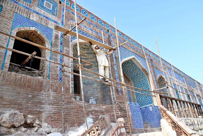 A laborer busy in construction work of Historic legacy of Seven Sisters Graveyard (Satin Jo Asthan Graveyard) Wall, dating back to the Mughal era during the reign of Abul-Qasim Namkin, the esteemed Ameer of Sukkur. In the early 11th Hijra, he arrived in Bakhr, where Mughal King Akbar granted him Jageer. A connoisseur of literature and art, Abul- Qasim Namkin later transformed the hill into a family cemetery, embellishing it with four minarets and corners. Before becoming a graveyard, this location hosted gatherings, meetings and events aptly named 