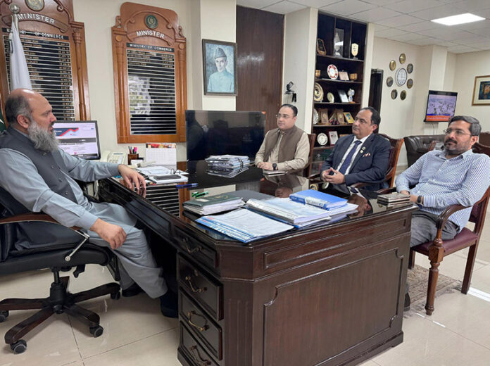 Federal Minister for Commerce Jam Kamal Khan and Senior Vice Chairman Tariq Mehmood of the Oil Marketing Association deliberate on boosting Balochistan's economy through the development of licensed fuel stations