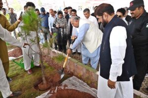 Federal Minister of Housing & Works Mian Riaz Hussain Pirzada unveiling plaque to inaugurate Commoners Bridge at Sky Gardens a project of Federal Government Employees Housing Authority Murree Expressway.