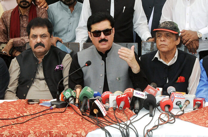 Governor Khyber Pakhtunkhwa Faisal Karim Kundi talking to media persons at the residence of Naseem Laber