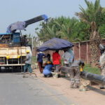 SNGPL staffers laying gas pipeline on Sher Shah Road