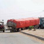 A heavy loaded trailar met an accident and crossed over the road divider creating a hurdle in the smooth flow of traffic near Bahawalpur bypass Chowk