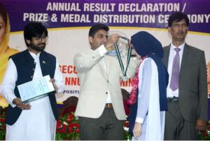 Deputy Commissioner (DC) Captain (Retd) Nadeem Nasir awards medals to the top achievers of the First Annual Intermediate Examination 2024 at a ceremony held at Divisional Public School and College (DPSC) Faisalabad.