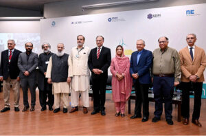 Federal Minister for Planning, Development & Special Initiatives, Ahsan Iqbal in a group photograpgh with the participants of Asia’s Energy Transition Summit at LUMS University