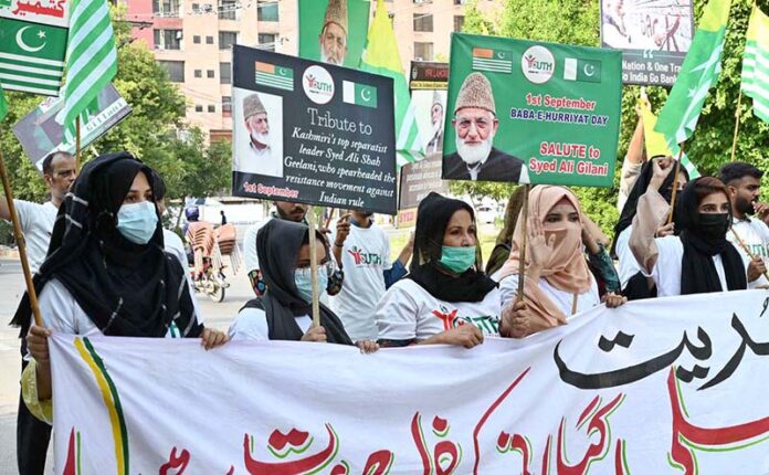 People participating in demonstration in front of Press Club to pay tribute to Kashmiri leader Syed Ali Geelani on 3rd death anniversary