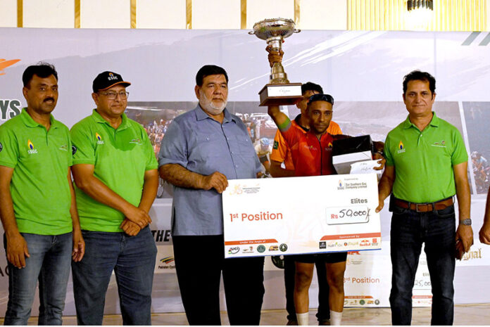 Pakistan Cycling Federation President, Syed Azhar Ali Shah giving away Winner Trophy of a cycle race from Karachi to Jhampir and Rs 50,000 Cheque to Cyclist Wazir on the eve of Defense and Air Force Day organized by SSGC near Jhirk