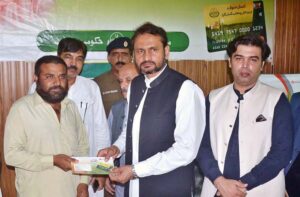 Deputy Commissioner Waseem Hamid Sindhu distributes Chief Minister Kisan Cards to farmers by the Provincial government to support and empower the agricultural community