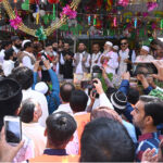 Pir Naqibur Rehman offering Dua to inaugurate the religious procession of Eid Milad-un-Nabi at Eid Gah Sharif