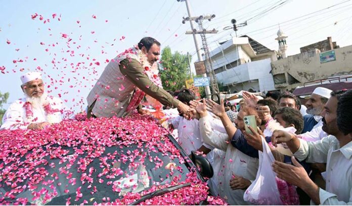 Newly appointed Provincial Minister Ushr and Zakat Rana Munawar Ghous Khan being warmly welcomed upon his arrival