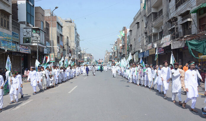 A large number of people participating in procession to celebrate birthday of Holy Prophet Muhammad (Peace Be Upon Him)