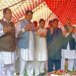 Federal Minister for Kashmir Affairs and Gilgit-Baltistan Engr. Amir Muqam offering Fateha after laying floral wreath at the grave of late PML-N Leader and former Minister AJK Ch Muhammad Aziz in Haveli Kahuta, AJK