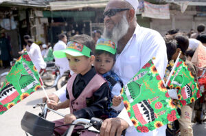 A large number of people participating in procession to celebrate birthday of Holy Prophet Muhammad (Peace Be Upon Him)