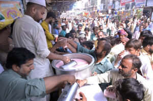 A large number of people participating in procession to celebrate birthday of Holy Prophet Muhammad (Peace Be Upon Him)