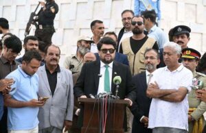 Governor Sindh, Kamran Khan Mustafa, addressing to media at the mausoleum of Quaid -e-Azam Muhammad Ali Jinnah on the occasion of Pakistan Defense Day.