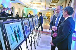 Federal Minister for Commerce Jam Kamal Khan along with Oybek Usmanov, Ambassador of Uzbekistan to Pakistan viewing photos during a ceremony celebrating the 33rd Anniversary of the Independence Day of the Republic of Uzbekistan
