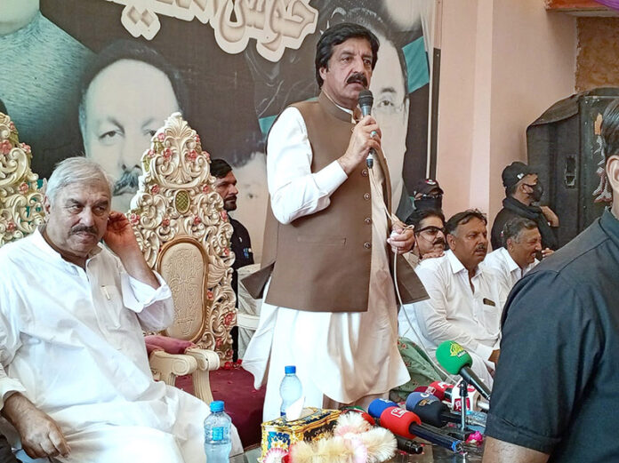Punjab Governor Sardar Salim Haider Khan addressing the media after attending the Darbar Pir Barkat Ali Shah Mela in chak 456 GB Tandlianwala