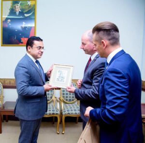 Minister for Economic Affairs Ahad Cheema is presenting souvenir to Belarusian Minister for Energy Aleksei Kushnarenko.