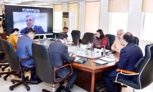 Federal Minister for Finance and Revenue, Senator Muhammad Aurangzeb held a virtual meeting with Sunil Kaushal, Global Head of Corporate & Investment Banking at Standard Chartered Bank, to discuss expanding investment opportunities in Pakistan.