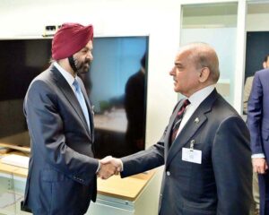 Prime Minister Muhammad Shehbaz Sharif meets Mr. Ajaypal Singh Banga, President of the World Bank on the sidelines of the UNGA in New York. Finance Minister, Muhammad Aurangzeb was also present in the meeting. Prime Minister Muhammad Shehbaz Sharif ,meets ,Mr. Ajaypal Singh Banga, President of the World Bank , sidelines of the UNGA in New York. Finance Minister, Muhammad Aurangzeb 
