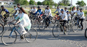 A large number of youth participating in a cycle rally "Cycle for life" to promote environmental preservation, raise awareness about the dangers of drug use among youth and engage youth in healthy activities organized by the Prime Minister's Youth Program at Constitution Avenue D-chowk.