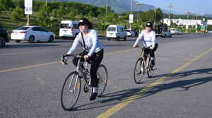 A large number of youth participating in a cycle rally "Cycle for life" to promote environmental preservation, raise awareness about the dangers of drug use among youth and engage youth in healthy activities organized by the Prime Minister's Youth Program at Constitution Avenue D-chowk.