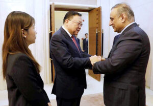 Federal Minister for Communications, Abdul Aleem Khan being recieved by Chinese Transport Minister Li Xiapeng.