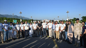 A large number of youth participating in a cycle rally "Cycle for life" to promote environmental preservation, raise awareness about the dangers of drug use among youth and engage youth in healthy activities organized by the Prime Minister's Youth Program at Constitution Avenue D-chowk.