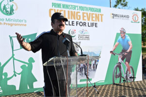 A large number of youth participating in a cycle rally "Cycle for life" to promote environmental preservation, raise awareness about the dangers of drug use among youth and engage youth in healthy activities organized by the Prime Minister's Youth Program at Constitution Avenue D-chowk.