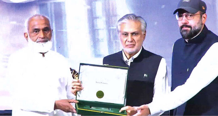 Deputy Prime Minister and Foreign Minister Ishaq Dar and Minister for Religious affairs and inter-faith Harmony Chaudhary Salik Hussain distributing certificates and shields among winners of Naat and Qirat competition