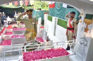 Major General Rao Imran Sartaj offering Fatiha at the grave of Major Shabbir Sharif at Miani Sahib on the occasion of Pakistan Defense Day.