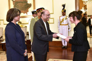 The Ambassador-designate of Belgium, Charles-Idesbald Van Der Gracht De Rommerswael, presenting his diplomatic credentials to President Asif Ali Zardari, at Aiwan-e-Sadr.