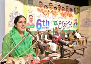 Assistant Commissioner Amna Ehsan Tarr addressing during Hilal-e-Istiqlal hoisting ceremony at Sargodha Arts Council on the occasion of Defence Day of Pakistan. Government of Pakistan awarded Hilal-e-Istiqlal to three cities of Pakistan including Sargodha, Sialkot and Lahore to pay tribute their services in 1965 war.