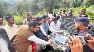 Federal Minister for Kashmir Affairs and Gilgit-Baltistan Engr. Amir Muqam laying floral wreath at the graves of martyred on the occasion of Pakistan Defence Day