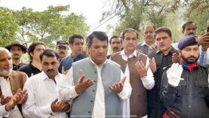 Federal Minister for Kashmir Affairs and Gilgit-Baltistan Engr. Amir Muqam laying floral wreath at the graves of martyred on the occasion of Pakistan Defence Day