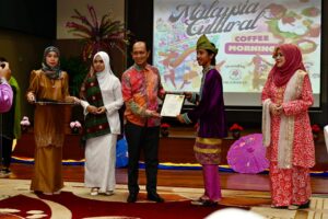 Chairperson of PERWAKILAN hosts coffee morning during Malaysian Culture show