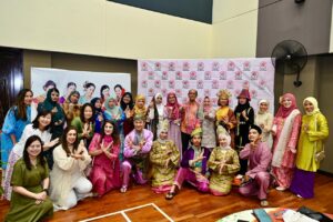 Chairperson of PERWAKILAN hosts coffee morning during Malaysian Culture show
