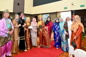 Chairperson of PERWAKILAN hosts coffee morning during Malaysian Culture show