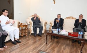 President Zardari expresses condolence with DPM Dar