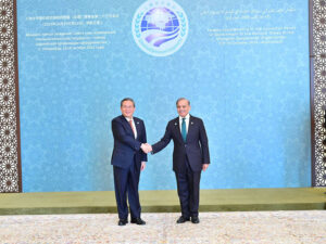 Prime Minister Muhammad Shehbaz Sharif receiving the Chinese Premier H.E. Li Qiang upon the latter's arrival at the venue of the 23rd SCO Council of Heads of Government Meeting