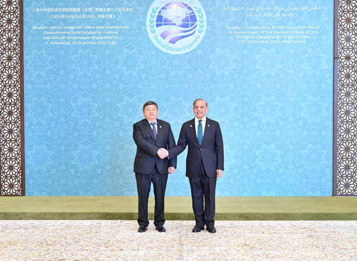 Prime Minister Muhammad Shehbaz Sharif receiving the Chairman of the Cabinet of Ministers of Kyrgyzstan H.E. Akylbek Zhaparov at the venue of the 23rd SCO Council of Heads of Government Meeting