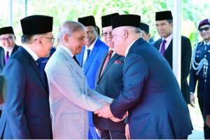 Prime Minister Muhammad Shehbaz Sharif shakes hand with Malaysian delegation headed by Prime Minister of Malaysia Dato' Seri Anwar Ibrahim at the Prime Minister House.